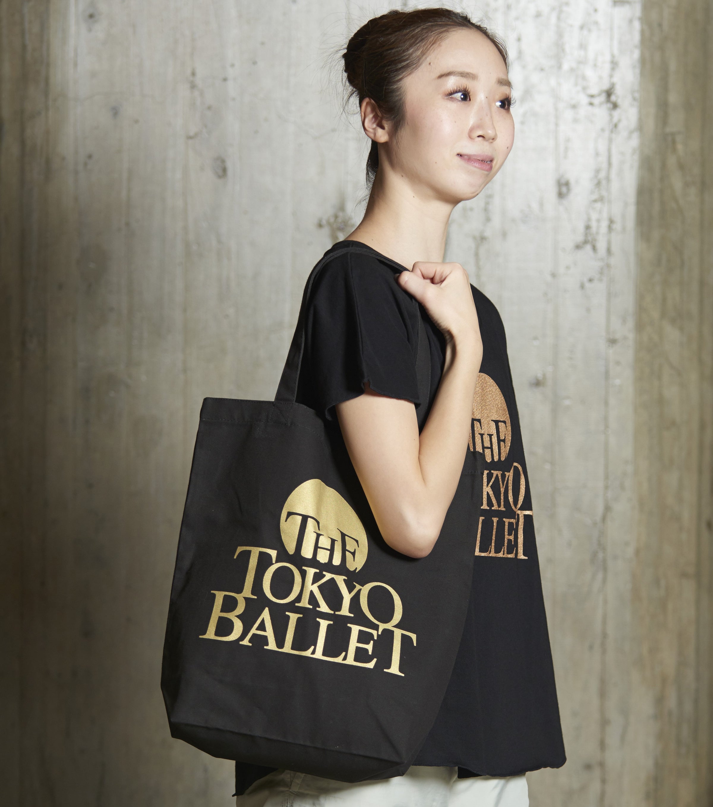 【お時間限定お値下げ】貞松・浜田バレエ団 × familiar 限定トートバッグ 東京バレエ団ロゴトートバッグ Mサイズ | NBSオンライン・ストア